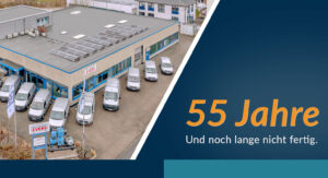 55 Jahre Druckluft-EVERS – Firmengebäude in Ahrensburg mit Servicefahrzeugen zum 55-jährigen Jubiläum